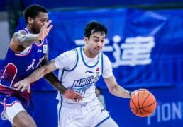 CBA新(xīn)星(xīng)二代(dài)因(yīn)伤提前(qián)宣布退役，巅峰賽(sài)季场均(jūn)20分(fēn)8助攻(gōng)