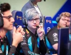 前(qián)LOL人气选手(shǒu)下(xià)海，变身福利姬(jī)收费明码标价，开发全新致(zhì)富路(lù)？