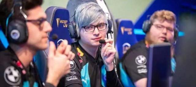 前(qián)LOL人气选手(shǒu)下(xià)海，变身福利姬(jī)收费明码标价，开发全新致(zhì)富路(lù)？