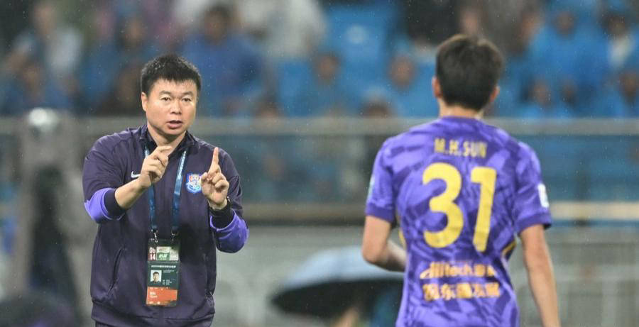 中超裁(cái)判(pàn)争议不断!VAR介入4分钟,名记呼吁公(gōng)平裁(cái)判(pàn)