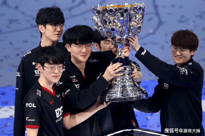 Faker對(duì)历届S賽(sài)冠军进行(xíng)排(pái)名(míng)，认为LPL冠军墊(diàn)底，含金(jīn)量(liàng)最(zuì)低