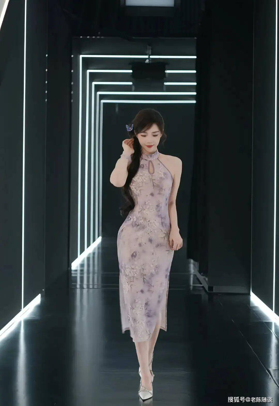 余霜，先天旗(qí)袍美躰(tǐ)女(nǚ)人