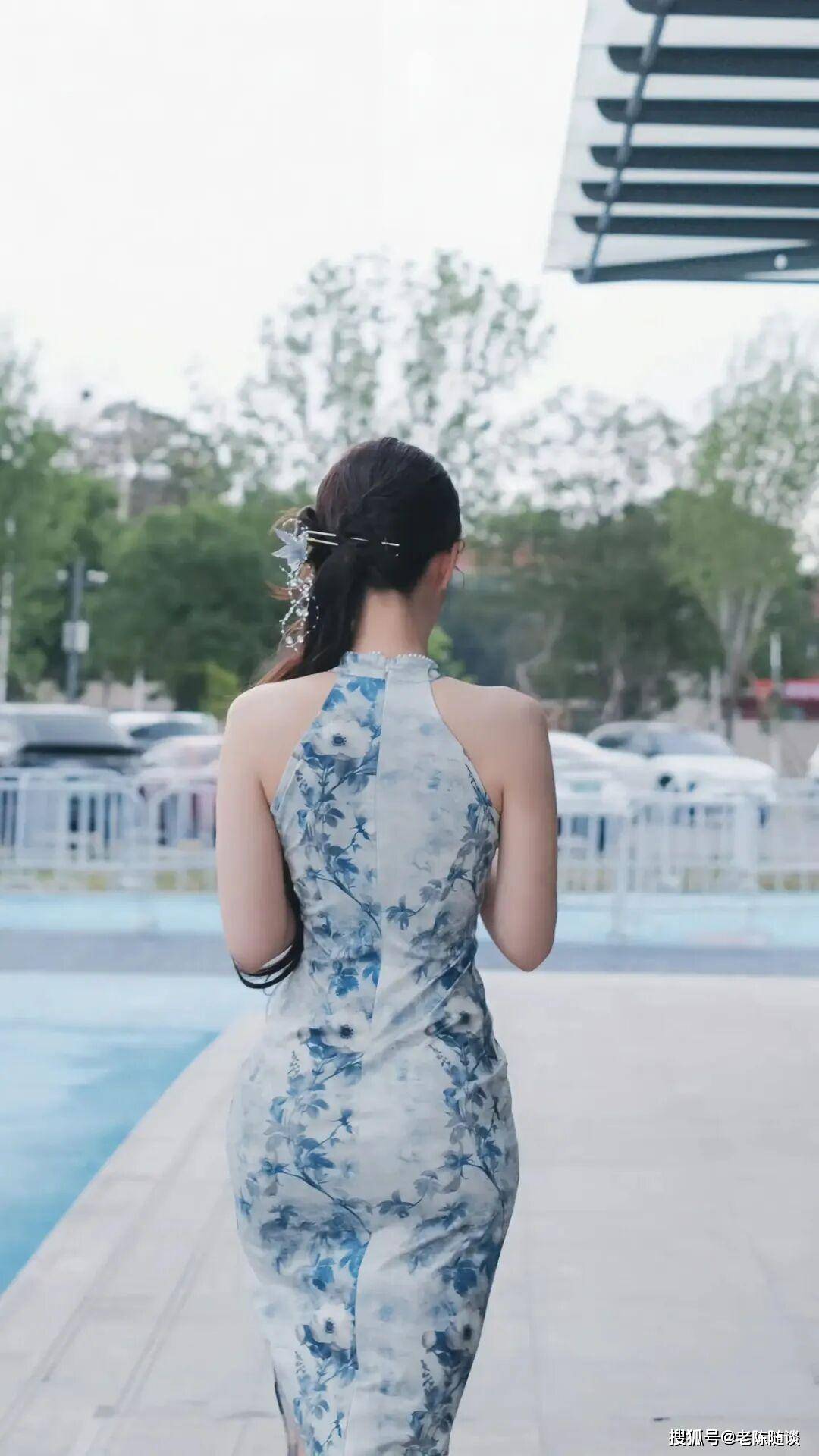 余霜，先天旗(qí)袍美躰(tǐ)女(nǚ)人