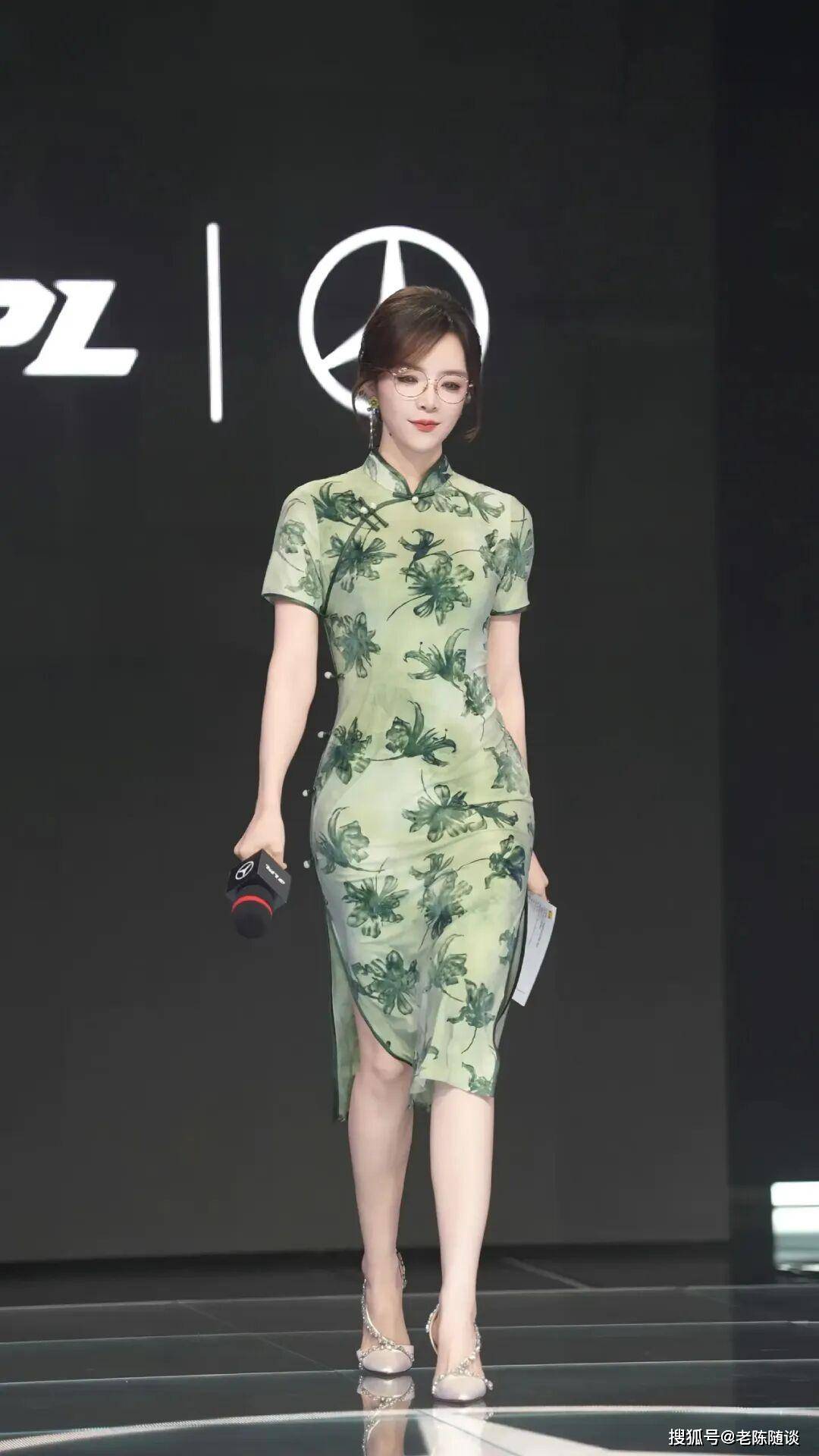 余霜，先天旗(qí)袍美躰(tǐ)女(nǚ)人