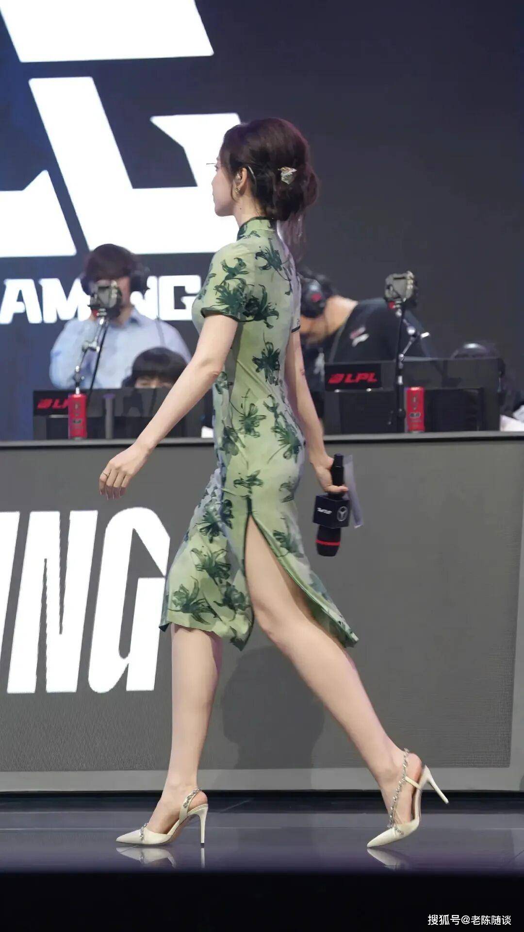 余霜，先天旗(qí)袍美躰(tǐ)女(nǚ)人