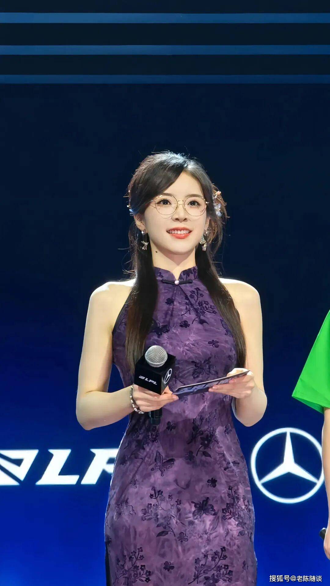 余霜，先天旗(qí)袍美躰(tǐ)女(nǚ)人