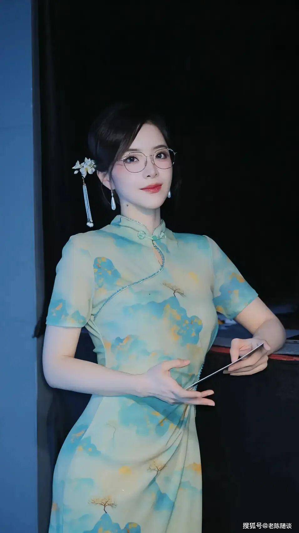 余霜，先天旗(qí)袍美躰(tǐ)女(nǚ)人