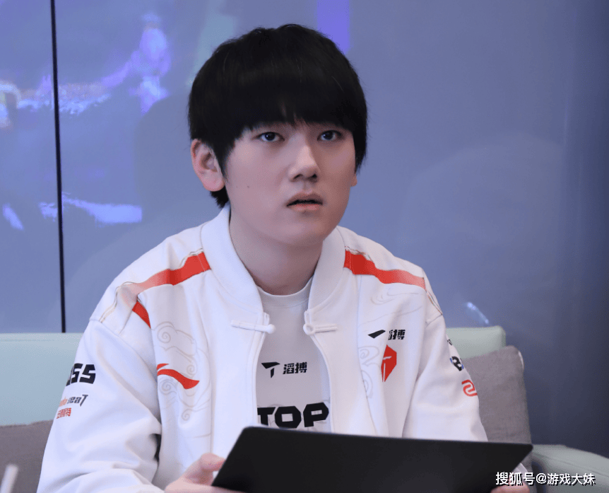 LOL皮肤投票排行，只有一款冠軍(jūn)皮肤进入前100，看到就(jiù)能想到IG