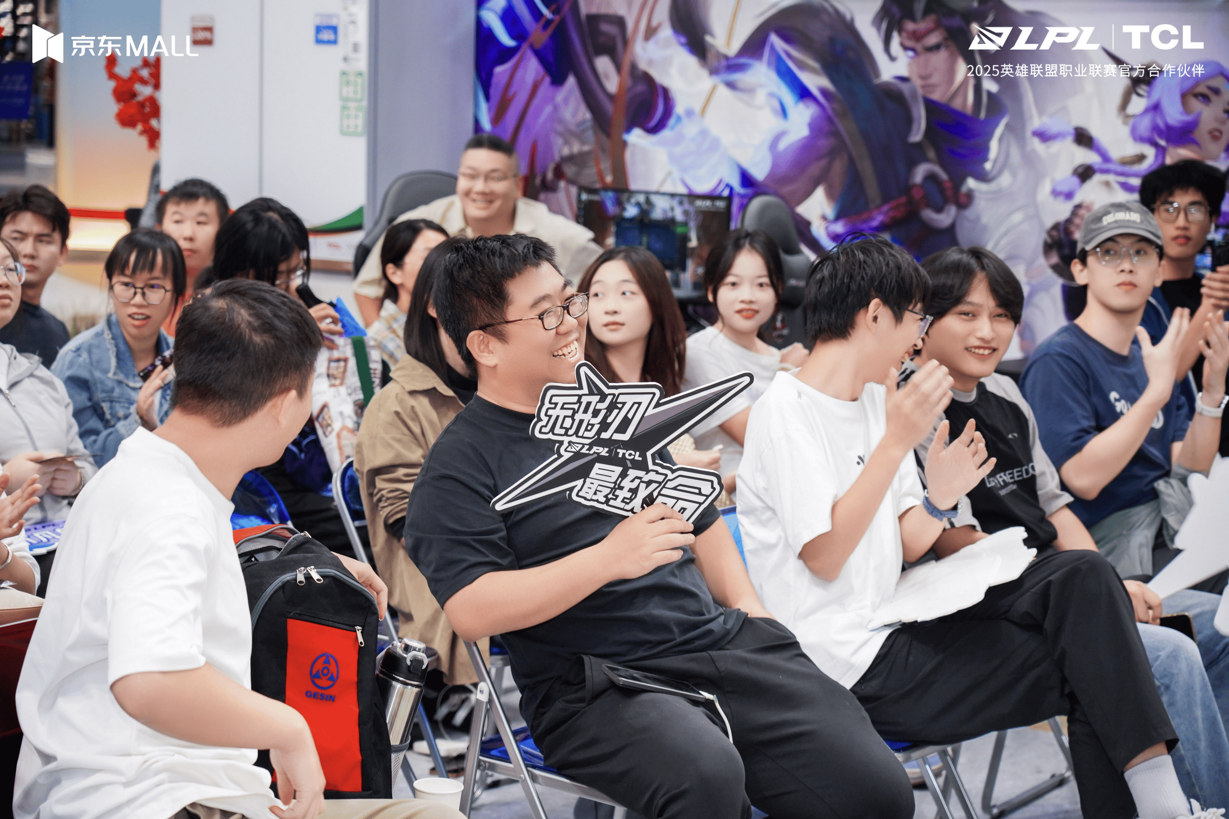 直(zhí)击LOL全球(qiú)总決(jué)赛！TCL厦门嘉年华，硬核科技(jì)与競(jìng)技(jì)激情雙(shuāng)向拉满