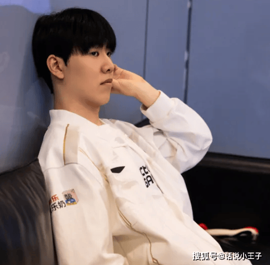 不(bù)蓡(cān)加竞拍(pāi)，就(jiù)會(huì)被(bèi)禁賽(sài)！LPL转會(huì)期改(gǎi)革迎来最严规則(zé)