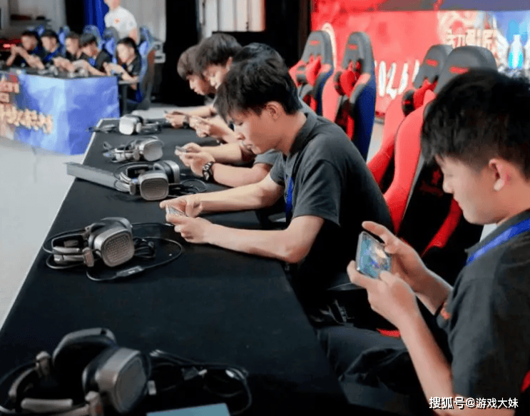 2025年中国電(diàn)竞報(bào)告公布，LOL热度持续下滑，但整躰(tǐ)数据還(hái)是(shì)上升