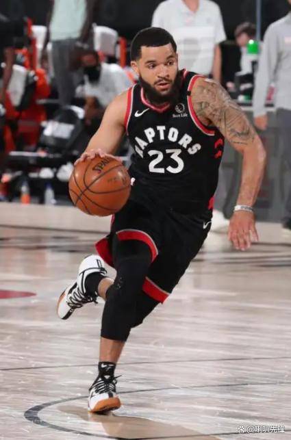 火箭因祸得福！19岁探花(huā)场均14分+50%三分，範(fàn)弗利特伤停反成催化剂