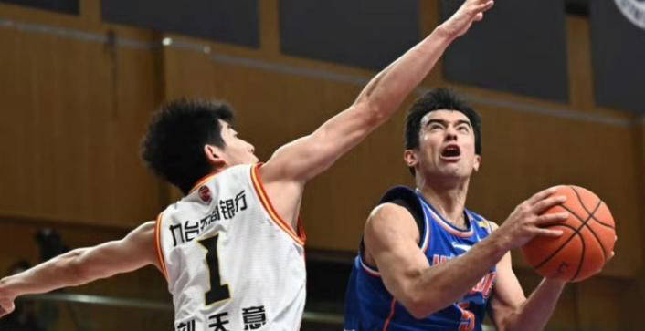 CBA新(xīn)星(xīng)二代(dài)因(yīn)伤提前(qián)宣布退役，巅峰賽(sài)季场均(jūn)20分(fēn)8助攻(gōng)