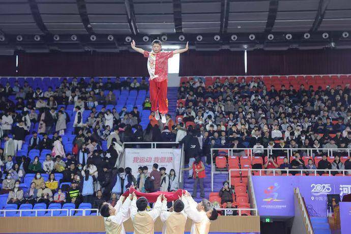 河南省女(nǚ)排城市(shì)联賽(sài)八强賽(sài)收官 郑州队顺利挺进总决賽(sài)