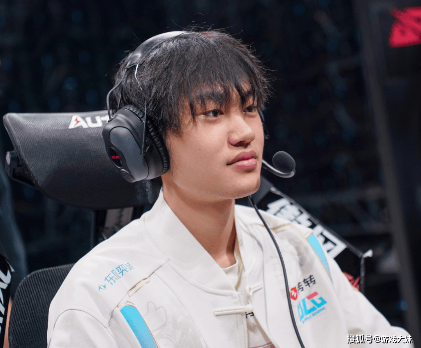 Knight还是(shì)頂(dǐng)级中路选手(shǒu)吗？选手(shǒu)对比S11数据，如今不及当年(nián)的一半