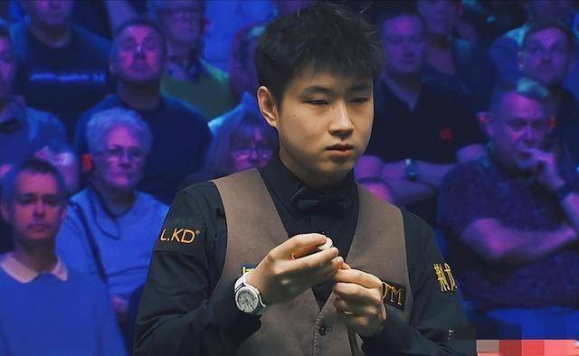 斯諾(nuò)克英錦(jǐn)赛最(zuì)新戰(zhàn)报！6-1,6-4,16強(qiáng)決(jué)出10席，评论区已淪(lún)陷(xiàn)！