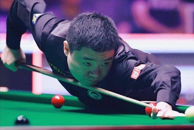 斯諾(nuò)克英錦(jǐn)赛最(zuì)新戰(zhàn)报！6-1,6-4,16強(qiáng)決(jué)出10席，评论区已淪(lún)陷(xiàn)！